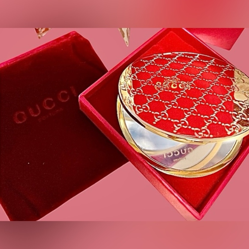 NIB Beautiful Gucci Parfums Compact Mirror Gold Logo VIP